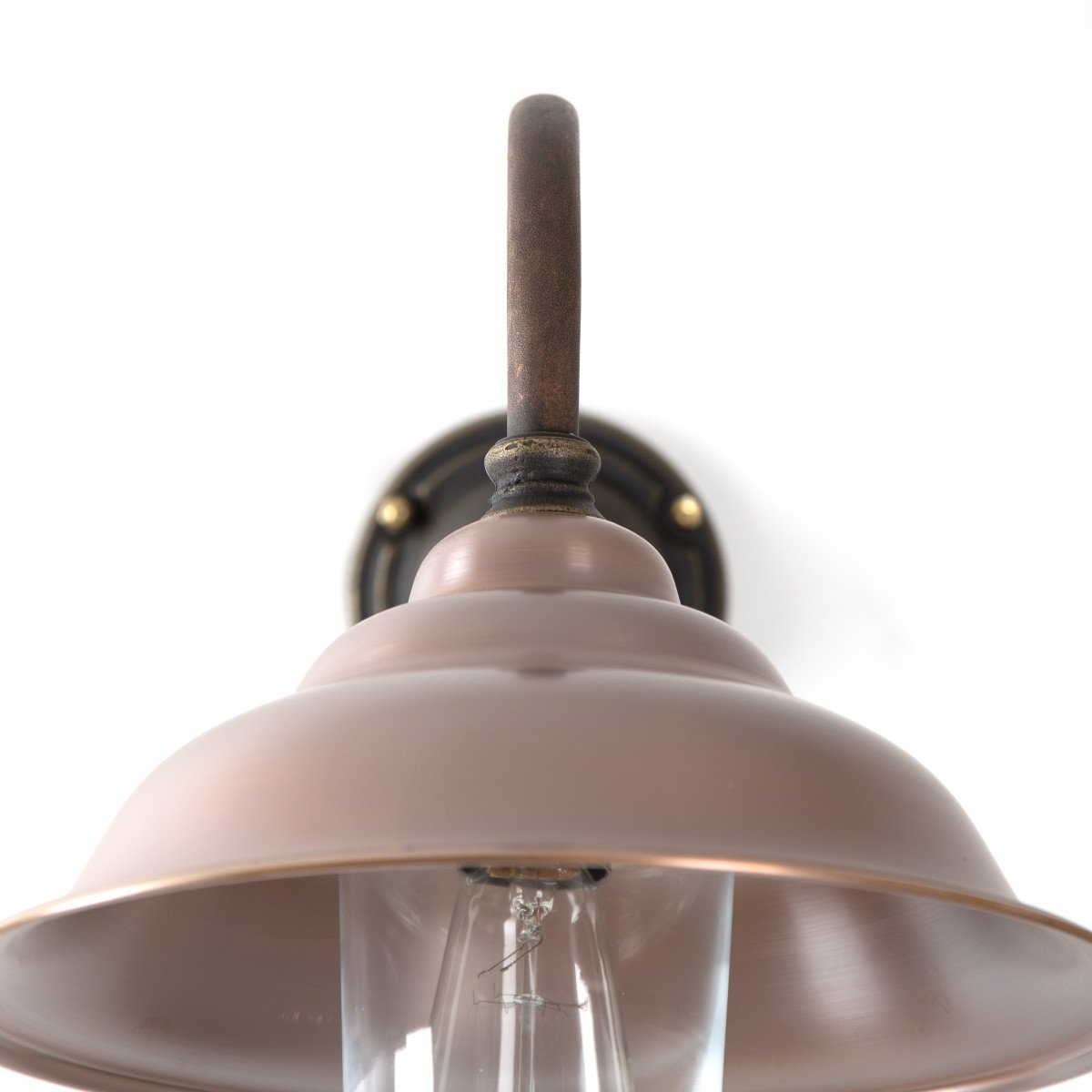Klassieke stallamp brons koper met gebogen wandarm en heldere beglazing, prachtige buitenlamp van KS Verlichting.