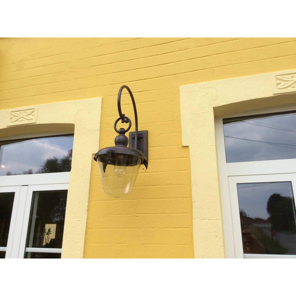 messing lamp met een E27 fitting in de kleur antiek donker koper