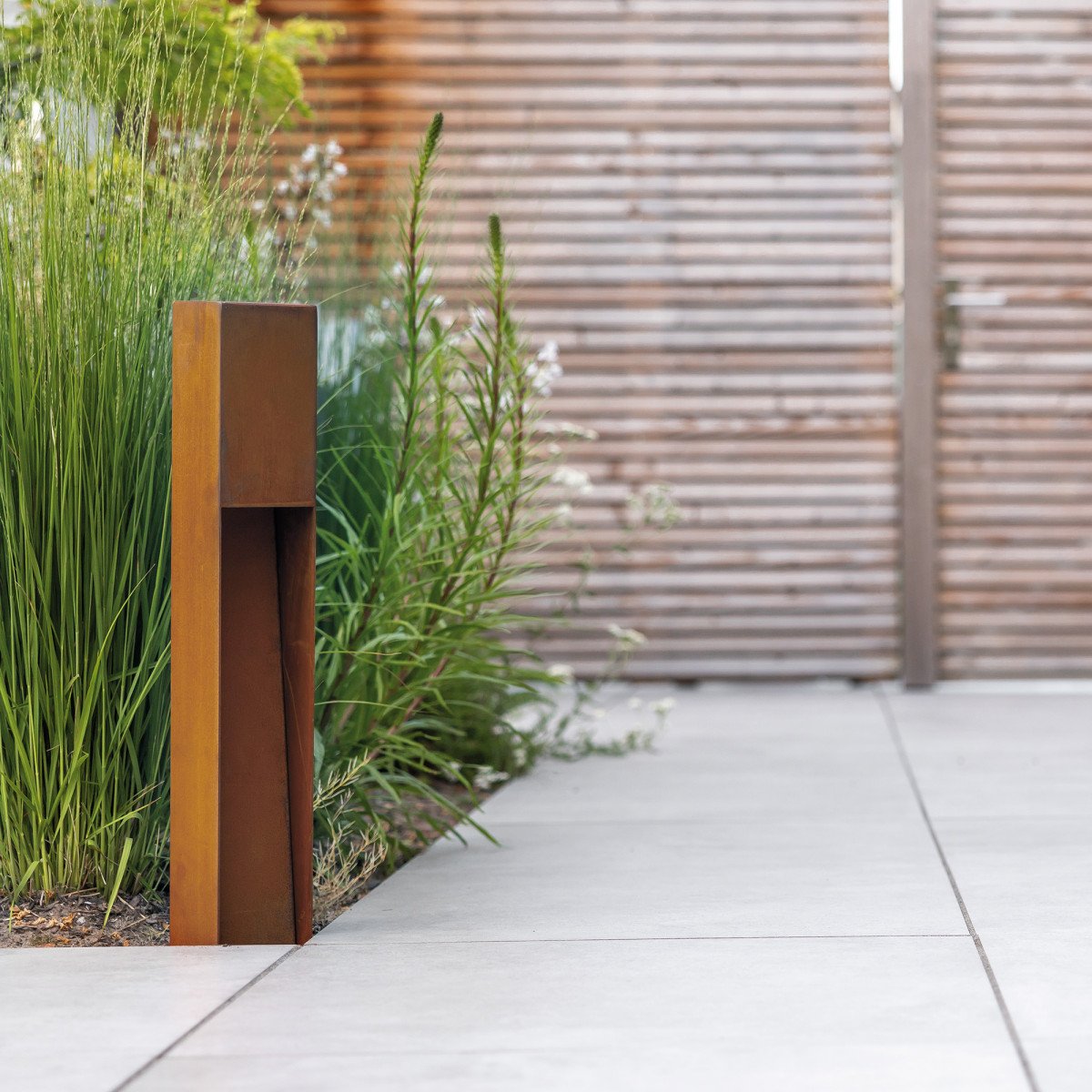 KS Verlichting Levi terras buitenlamp in corten kleur met moderne hoekige vormen
