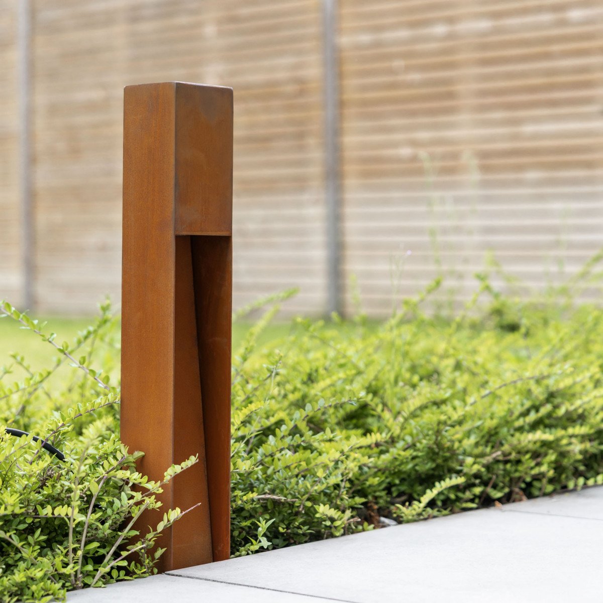 KS Verlichting Levi terras buitenlamp in corten kleur met moderne hoekige vormen