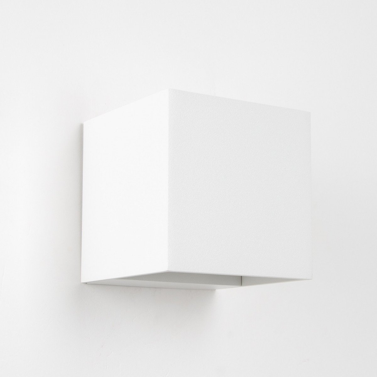 Binnenverlichting Shift up en downlighter muurlamp met modern design in witte kleur