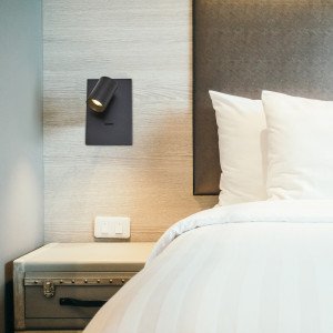 Moderne wandspot Mila voorzien van USB poorten en aan/uit knop in zwarte kleur Moderne wandspot Mila voorzien van USB poorten en aan/uit knop in zwarte kleur