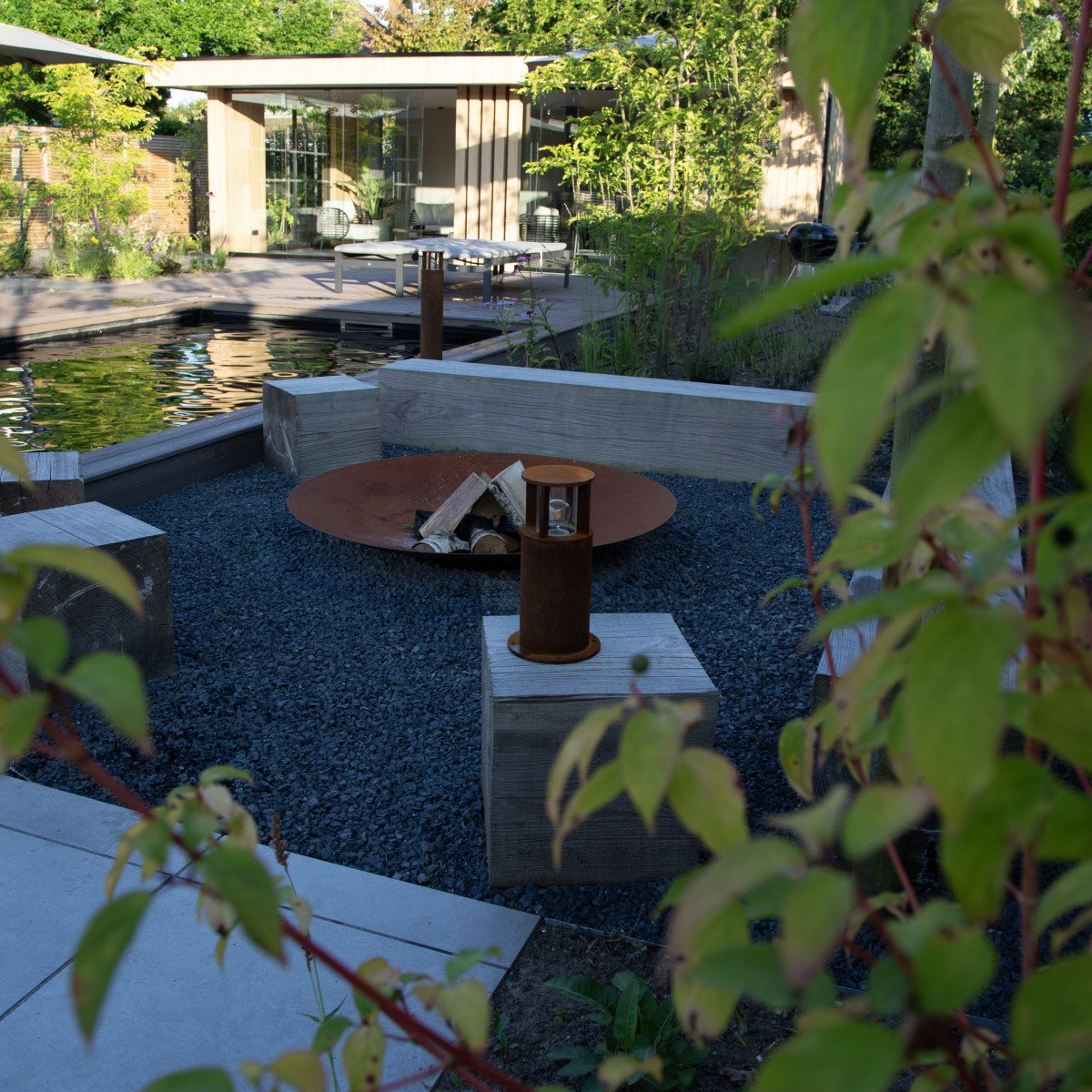 Corten de nieuwe trend in buitenverlichting, de Marina 30 Cortenstaal tuinlamp.