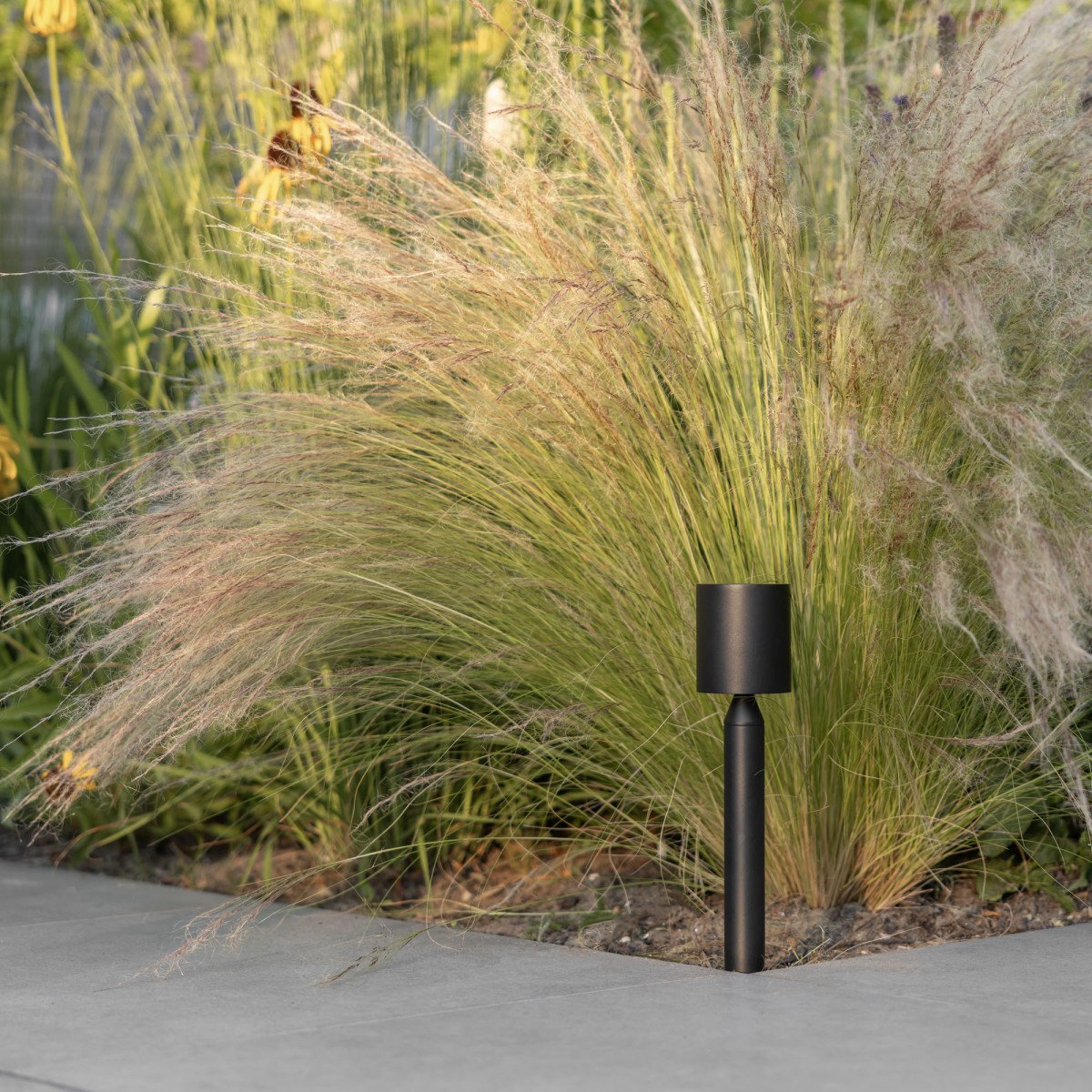 Issy Small tuinlamp zwart aluminium met LED en grondspie