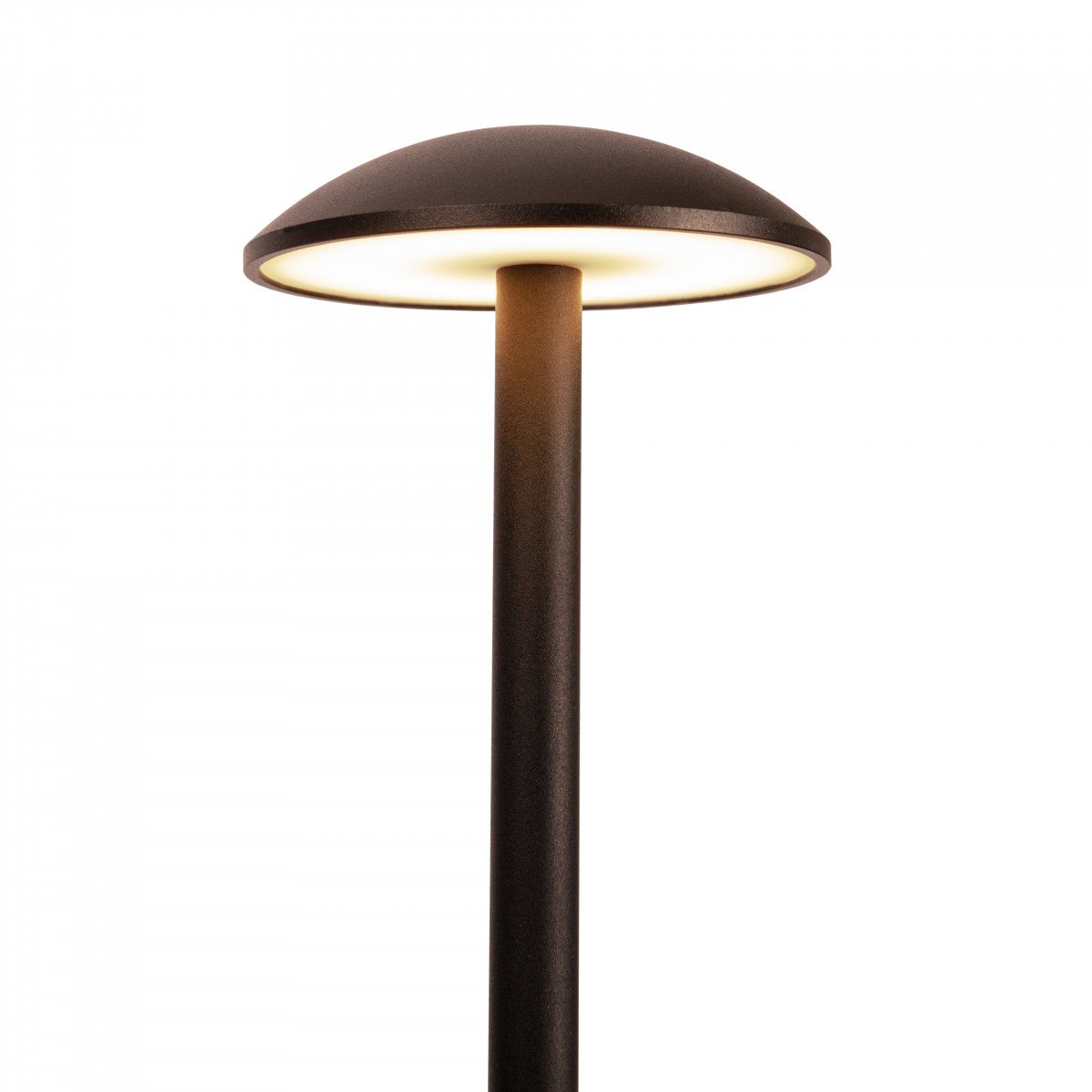 Staande LED-terraslamp van 80 cm hoog met cortenstaal-kleurige coating en indirect licht.
