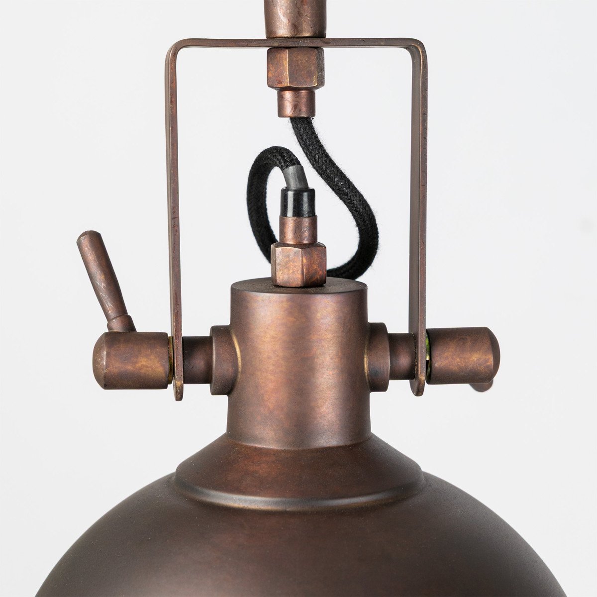 messing lamp met E27 fitting in de kleur antiek koper