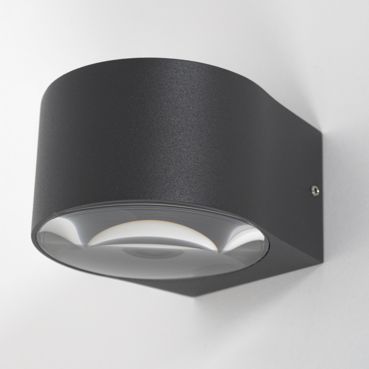 Icon wandlamp up & down zwart, ronde LED wandspot van aluminium met dubbele lichtbundel en IP65-classificatie.