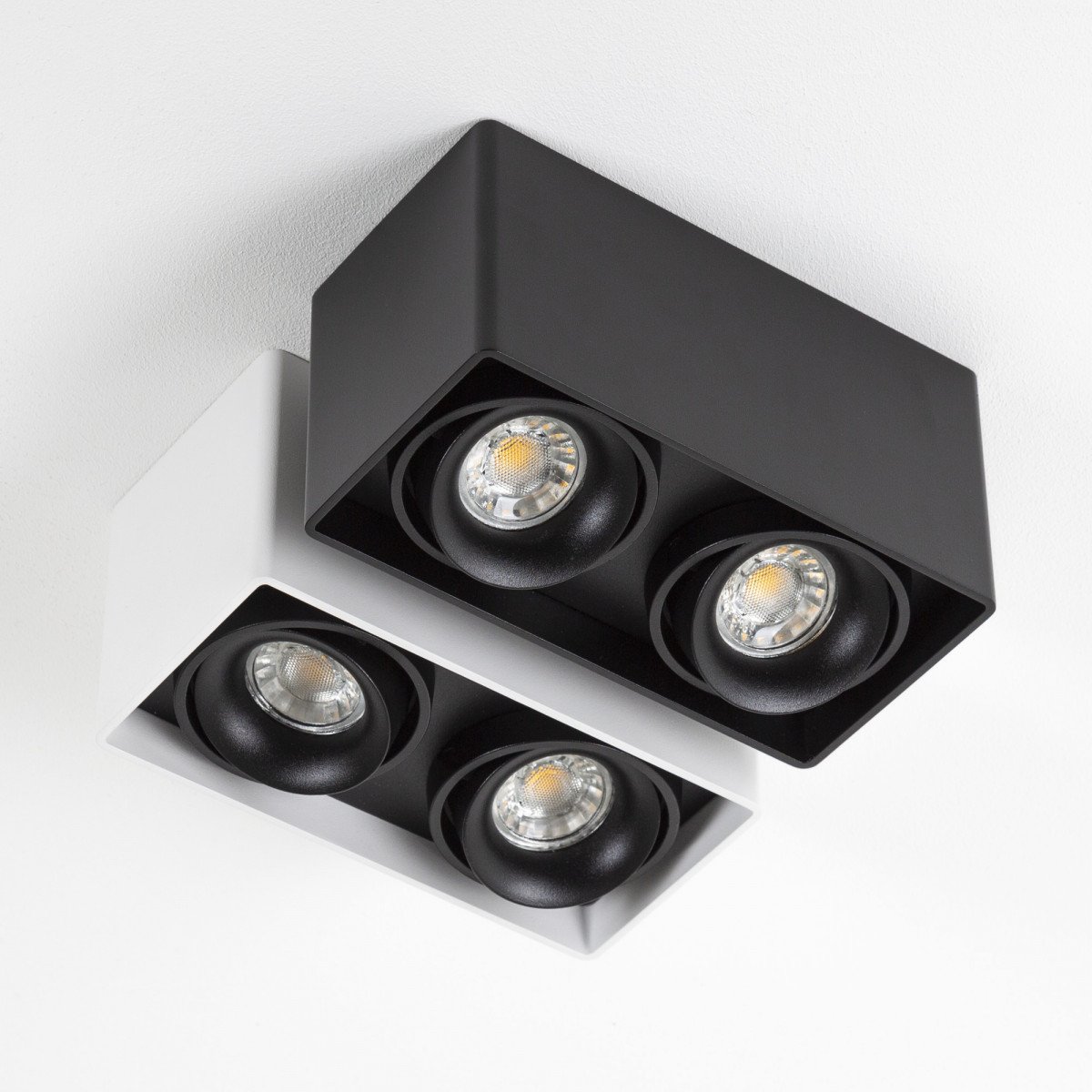Bjorn 2 Zwarte Opbouwspot – Stoer design met maximale flexibiliteit 
