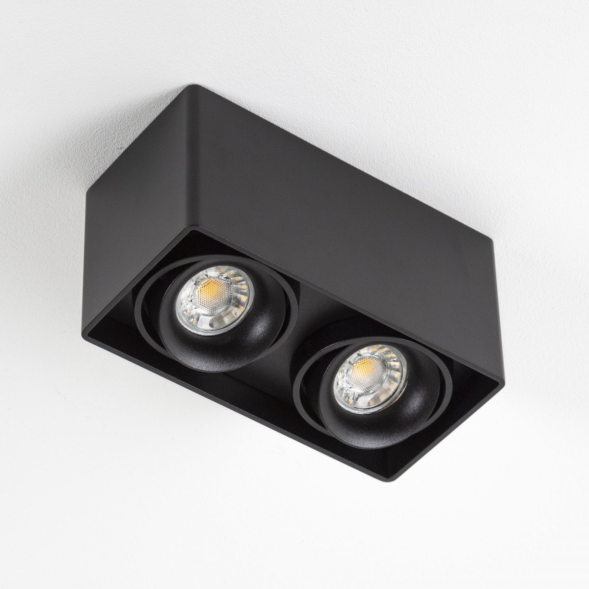 Bjorn 2 Zwarte Opbouwspot – Stoer design met maximale flexibiliteit 