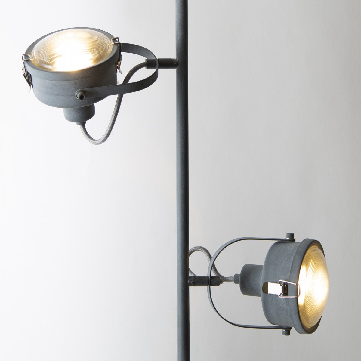 industriele vloerlampen - Staande vloerlamp Satellite zwart of grijs - ks-verlichting- staande lamp