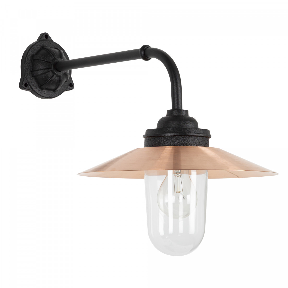 Klassieke stallamp Provence met zwart gietijzeren wandarm en koperen kap, voorzien van heldere glazen stolp.