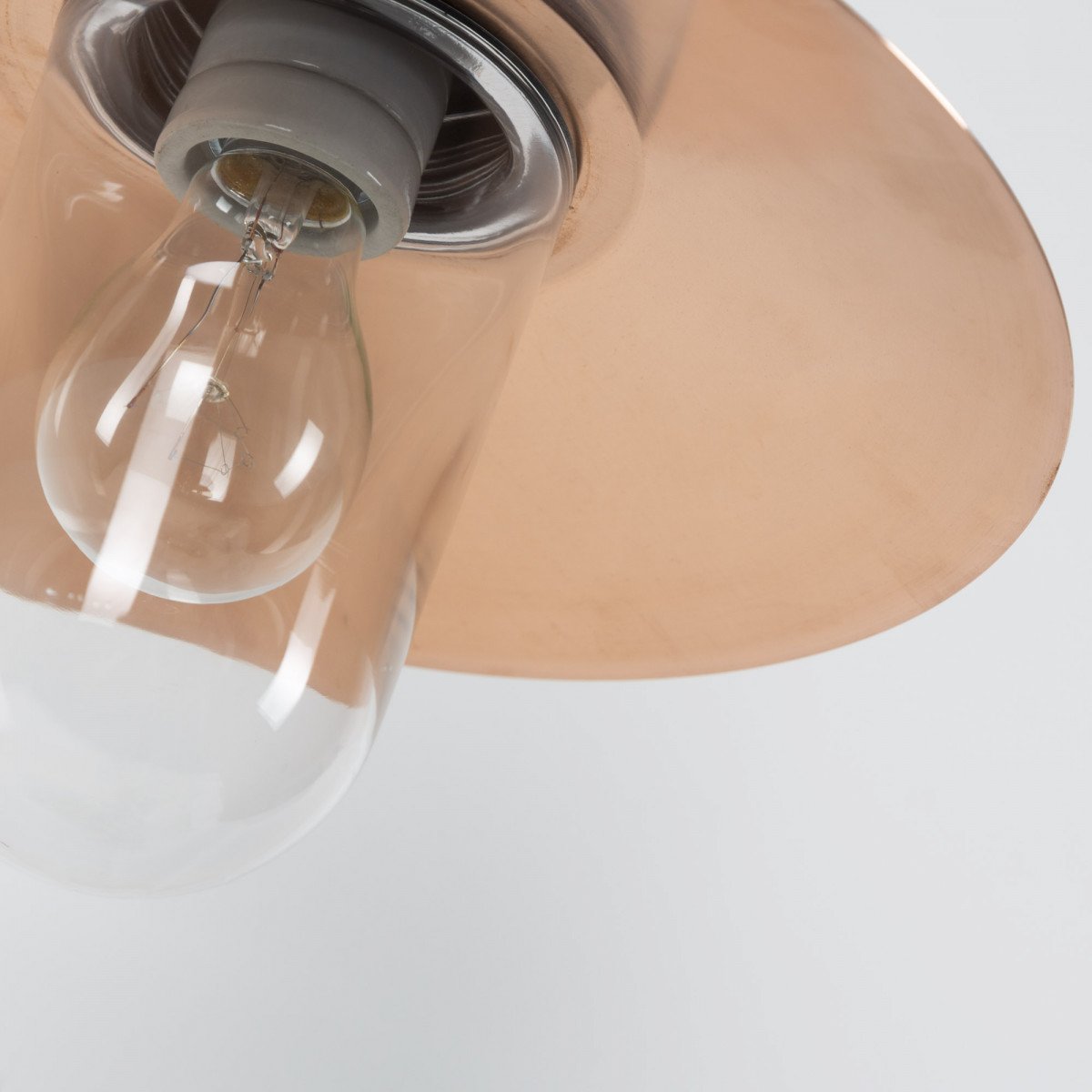 Stallamp Ardennes franse stallampen gemaakt van gietijzer en koper met een heldere glazen stolp, onderhoudsvriendelijke buitenverlichting van KS Verlichting