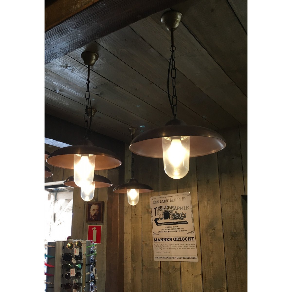 Vienna kettinglamp met koperen kap, helder stolpglas en E27 fitting – klassieke hanglamp voor overdekte buitenruimtes