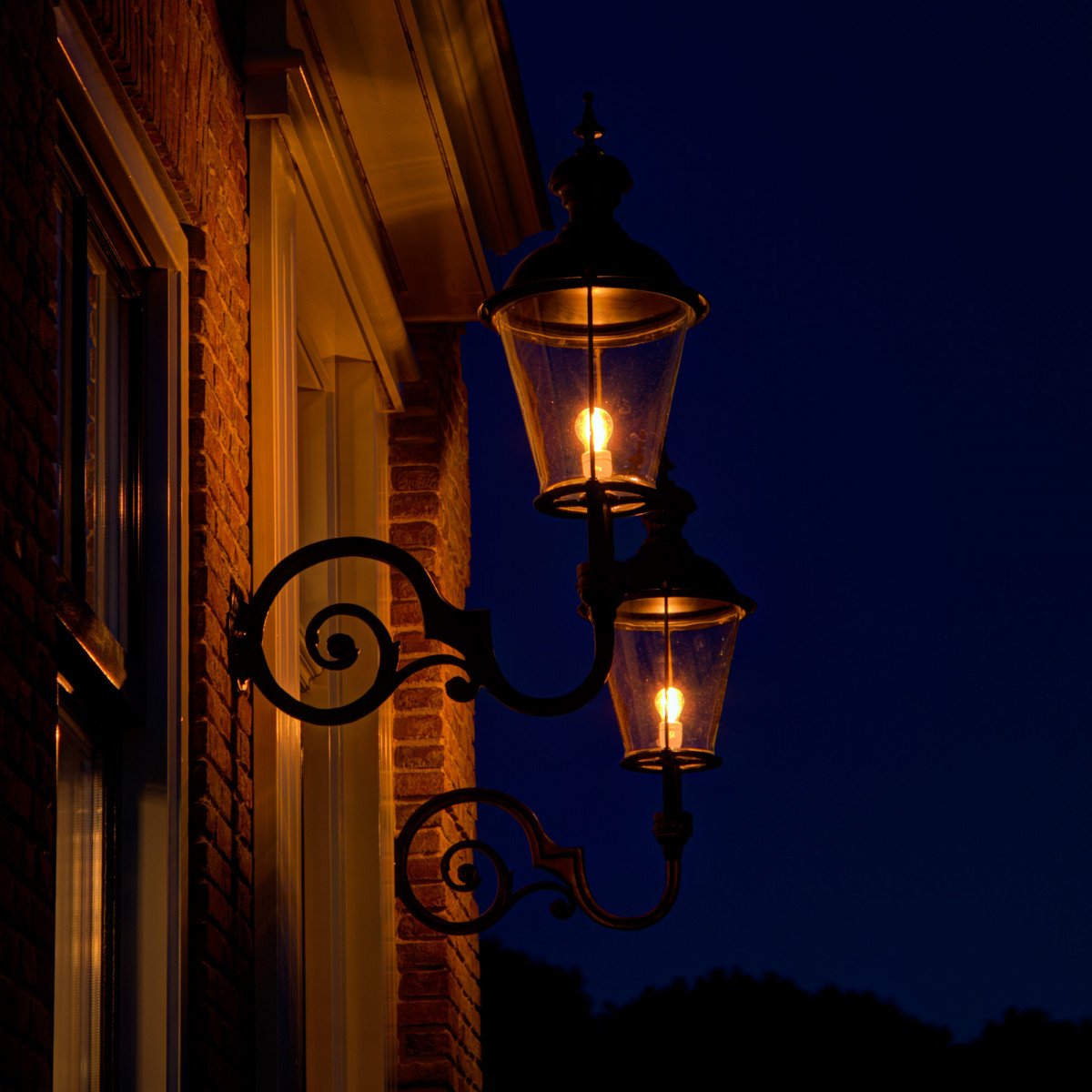 1275 Buitenlamp Amstel XL – Klassieke wandlamp met koperen details 
