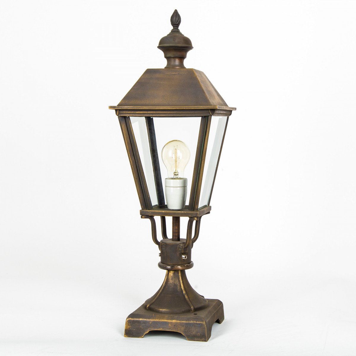 tuinlamp brons strak klassieke buitenlamp, sokkel, lantaarn, Halle S, bronzen strak klassieke buitenverlichting, onderhoudsvrije buitenverlichting, bronzen vierkante lamp voor poer of zuil van KS Verlichting