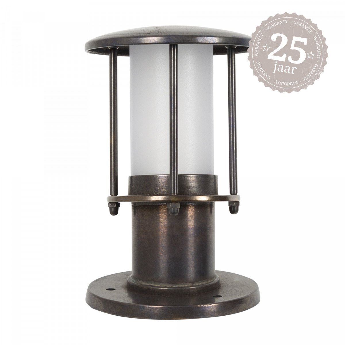 Resident 3 messing sokkellamp in donker brons met matte beglazing en klassieke maritieme vorm.
