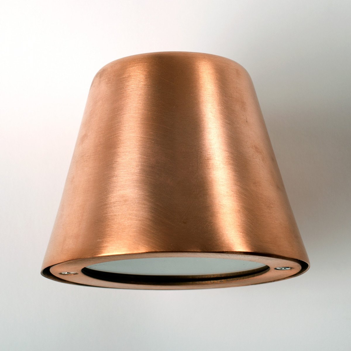 Vita Cup wandlamp koper, compacte buitenlamp met warme uitstraling en GU10 fitting.