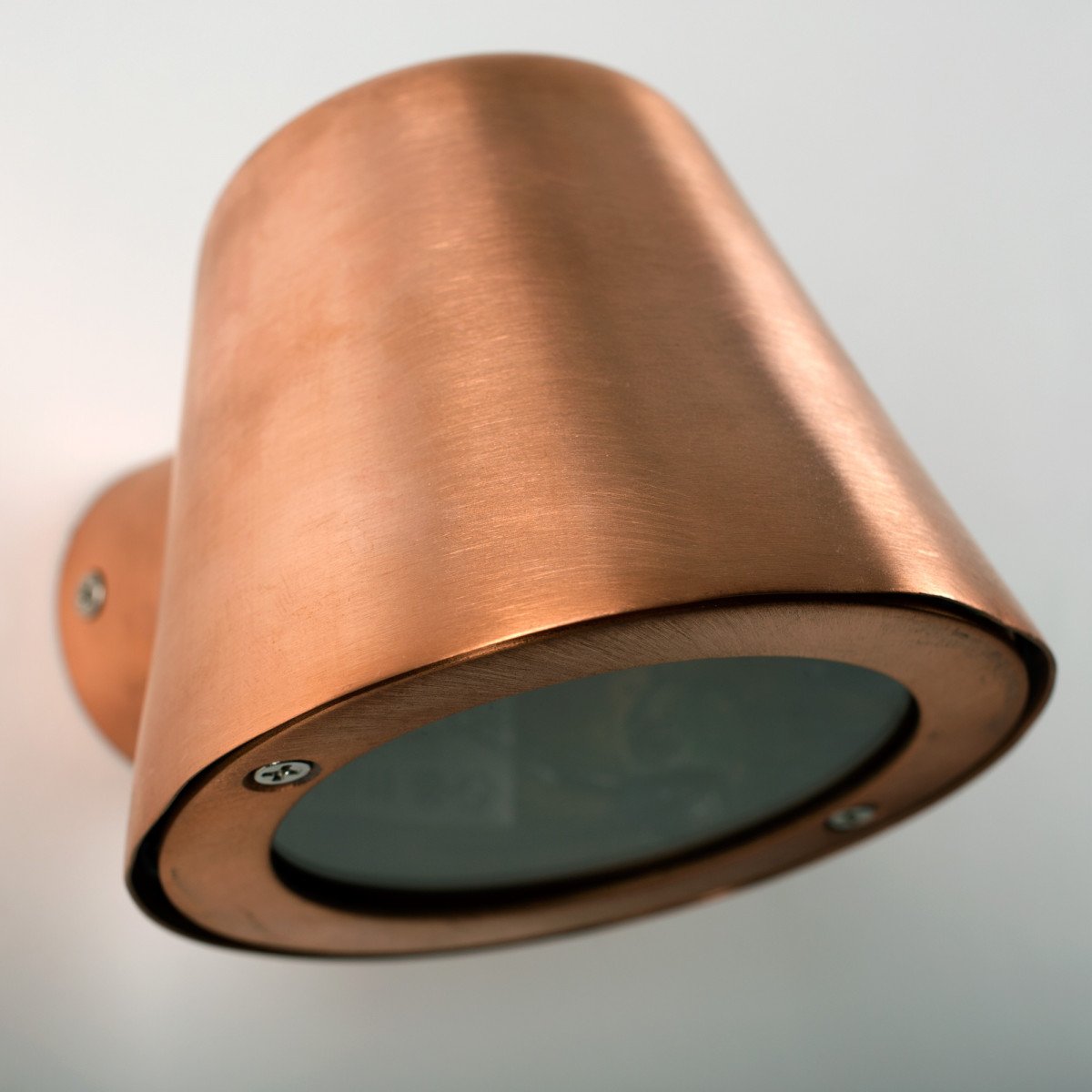 Vita Cup wandlamp koper, compacte buitenlamp met warme uitstraling en GU10 fitting.