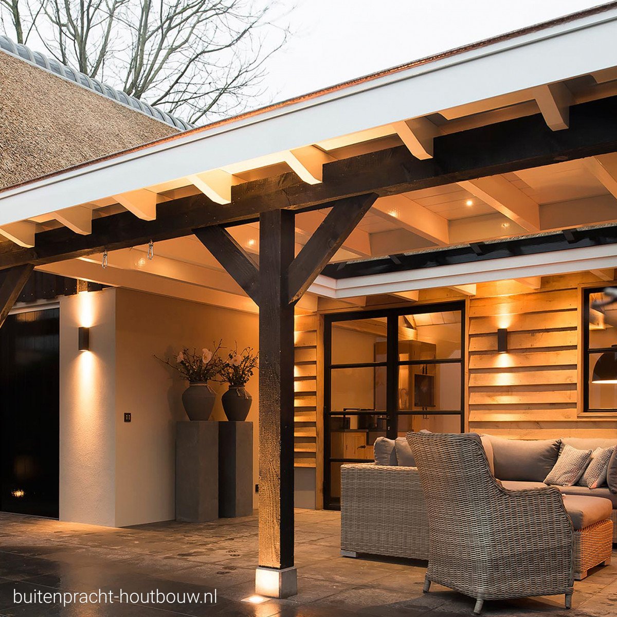 Kevin wandlamp zwart aluminium, up & down buitenlamp met 2x GU10 fitting en IP54-classificatie. Strakke muurspot.