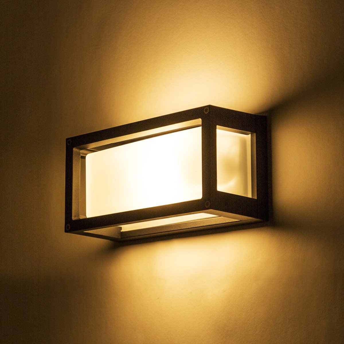Brick muurlamp zwart aluminium, wandlamp met matte beglazing en E27 fitting voor diffuse LED-verlichting buiten.