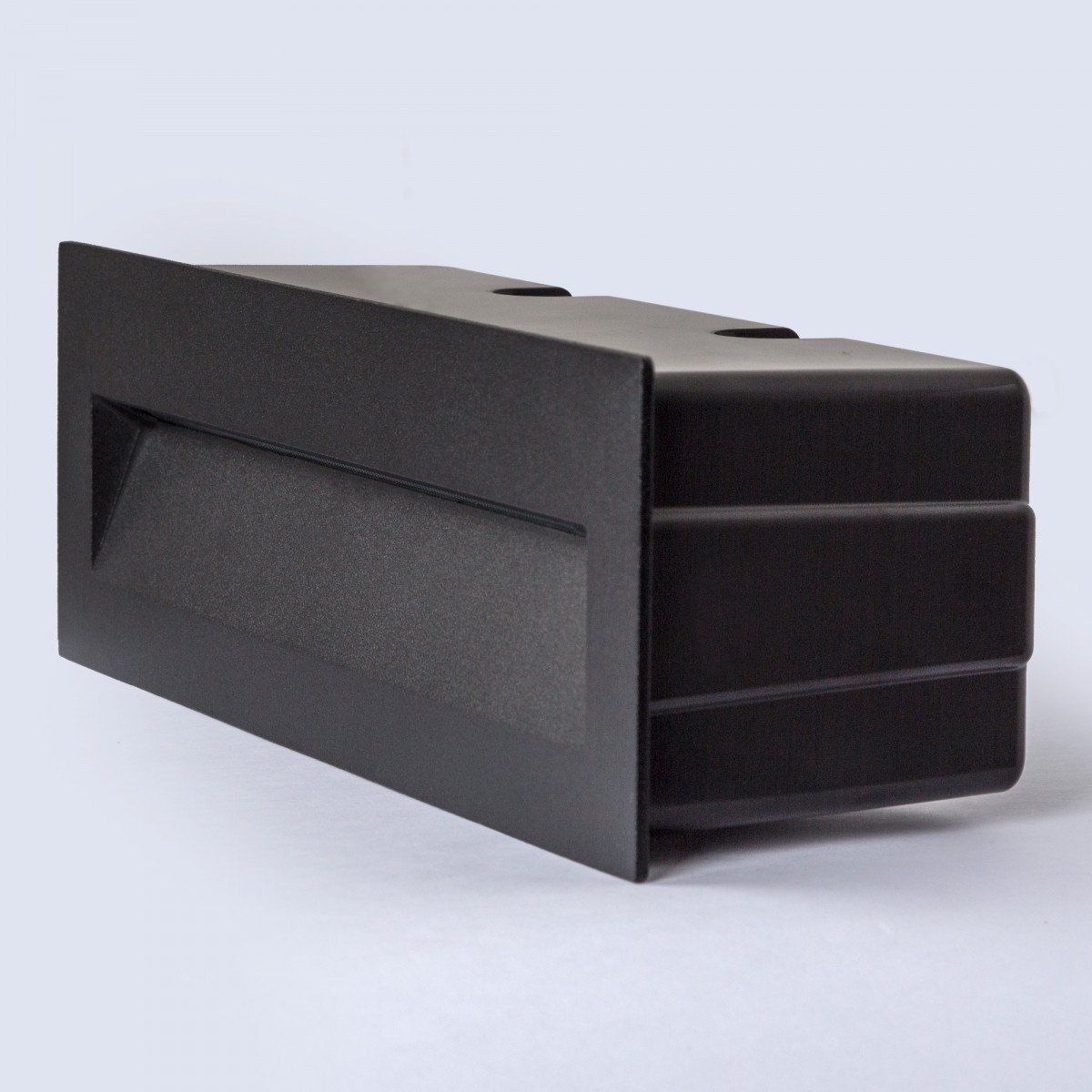 LED Slice wandinbouwspot zwart aluminium, compacte inbouw downlighter met vaste LED en warme lichtkleur.