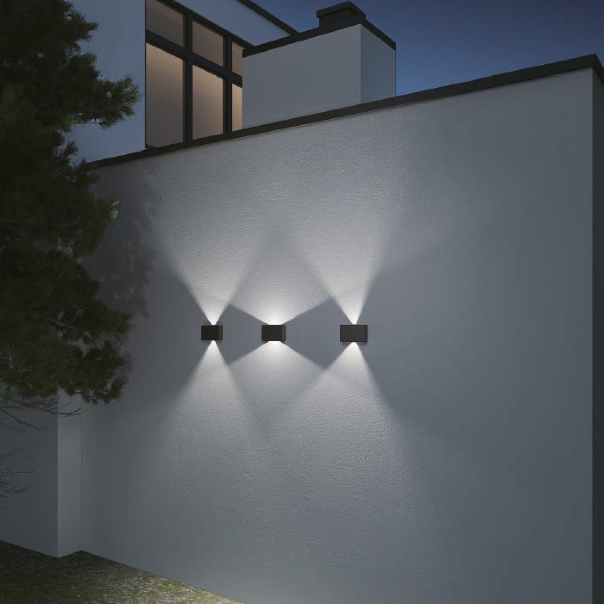 Flatliner wandlamp zwart aluminium, instelbare up & down buitenlamp met vaste LED en strak gevellichtbeeld.