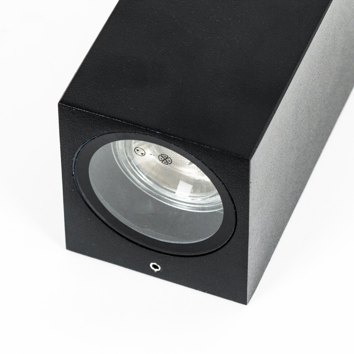 Geo wandlamp zwart aluminium, moderne wandspot en downlighter voor binnen en buiten met GU10 fitting en IP54.