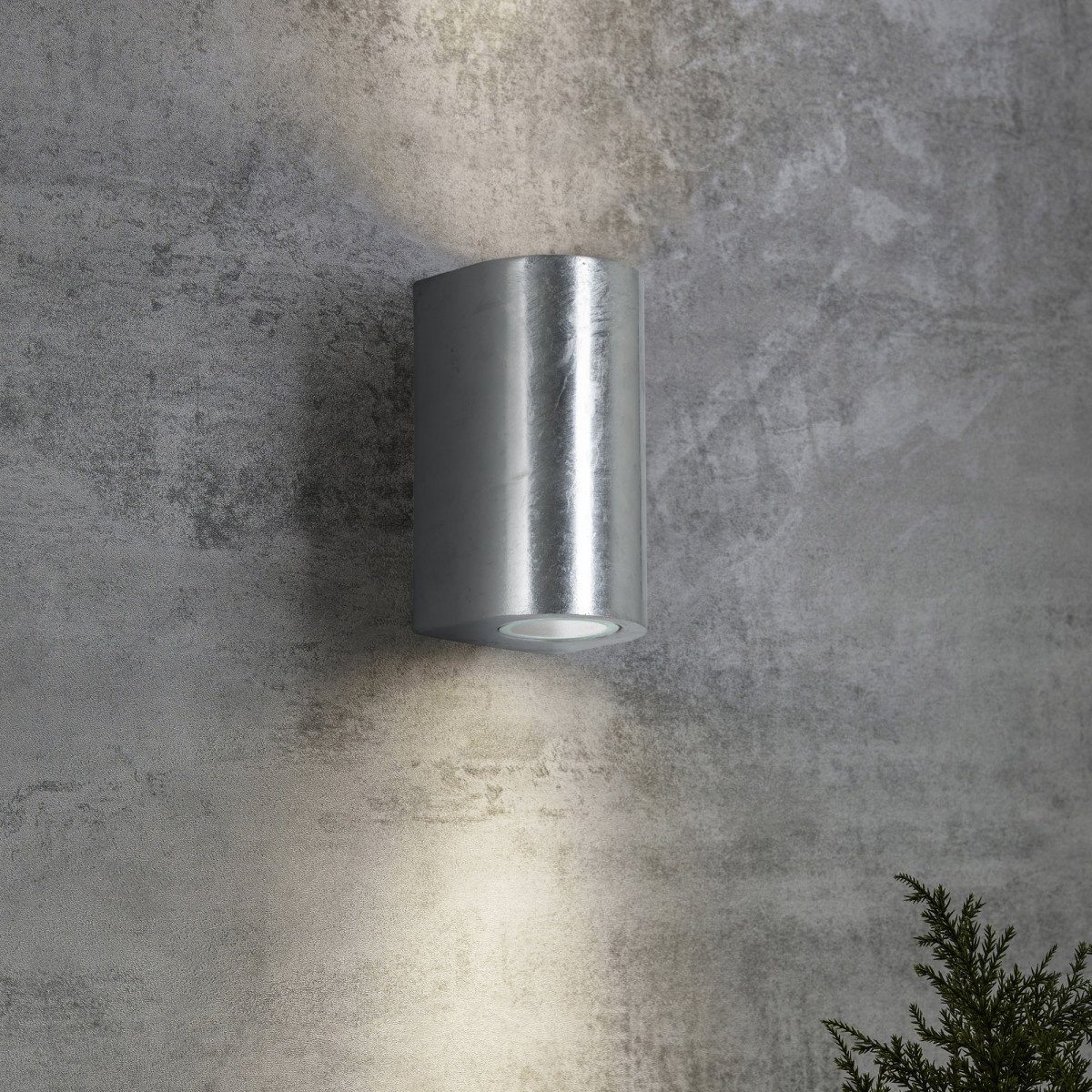 Noa wandlamp verzinkt staal, up- en downlighter voor buiten met dubbele GU10 fitting en gegalvaniseerde afwerking. 