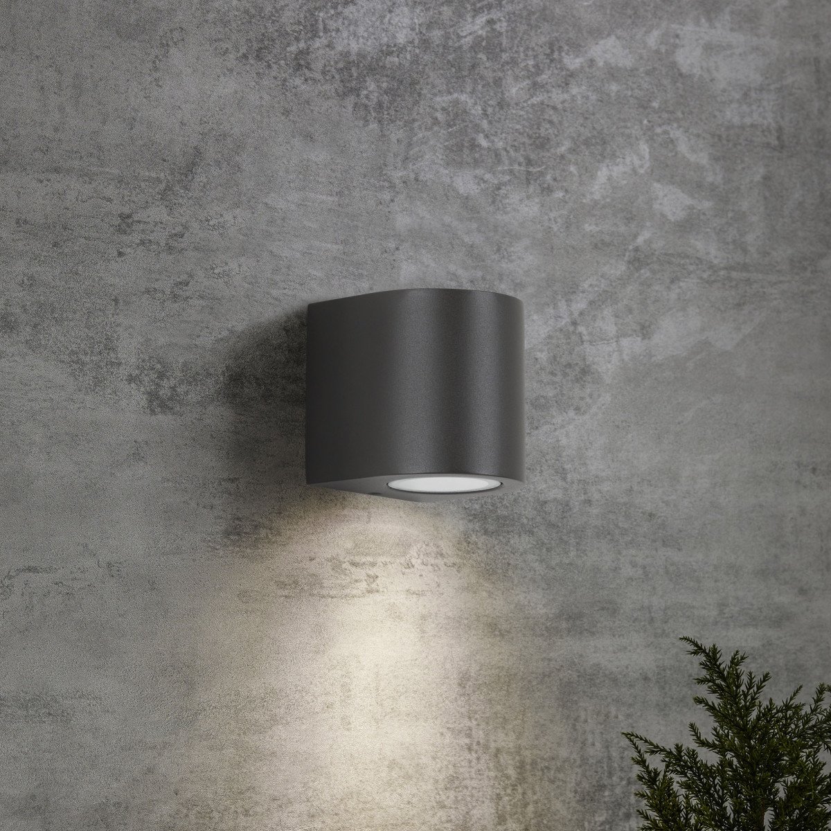 Noa wandlamp antraciet RVS, ronde LED downlighter voor buiten met GU10 fitting en stijlvolle ombergrijze poedercoating.
