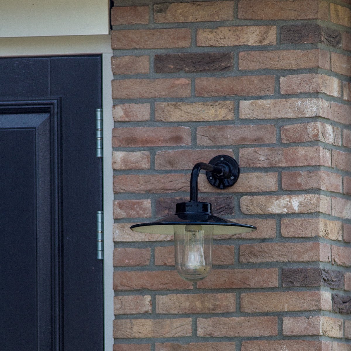 Buitenlamp Vita – Iconische stallamp met hoogglans afwerking