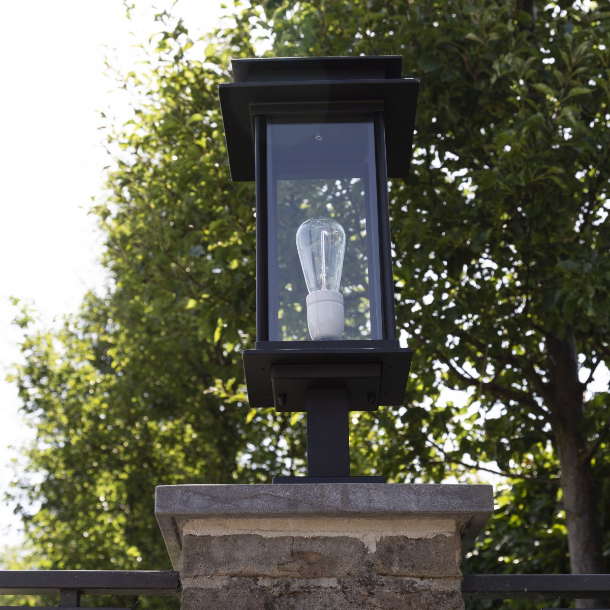 Buitenlamp Praag II sokkel, prachtige strak klassiek tijdloze unieke buitenverlichting op een voet, stijlvol vormgegeven buitenverlichting en tuinverlichting van KS Verlichting, kwaliteitsverlichting handmade 