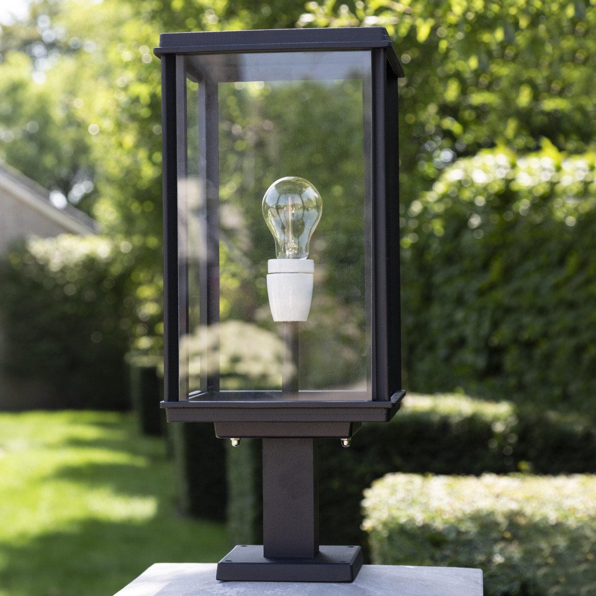 Buitenlamp Capital Sokkellamp – Luxe tuinverlichting met elegante uitstraling