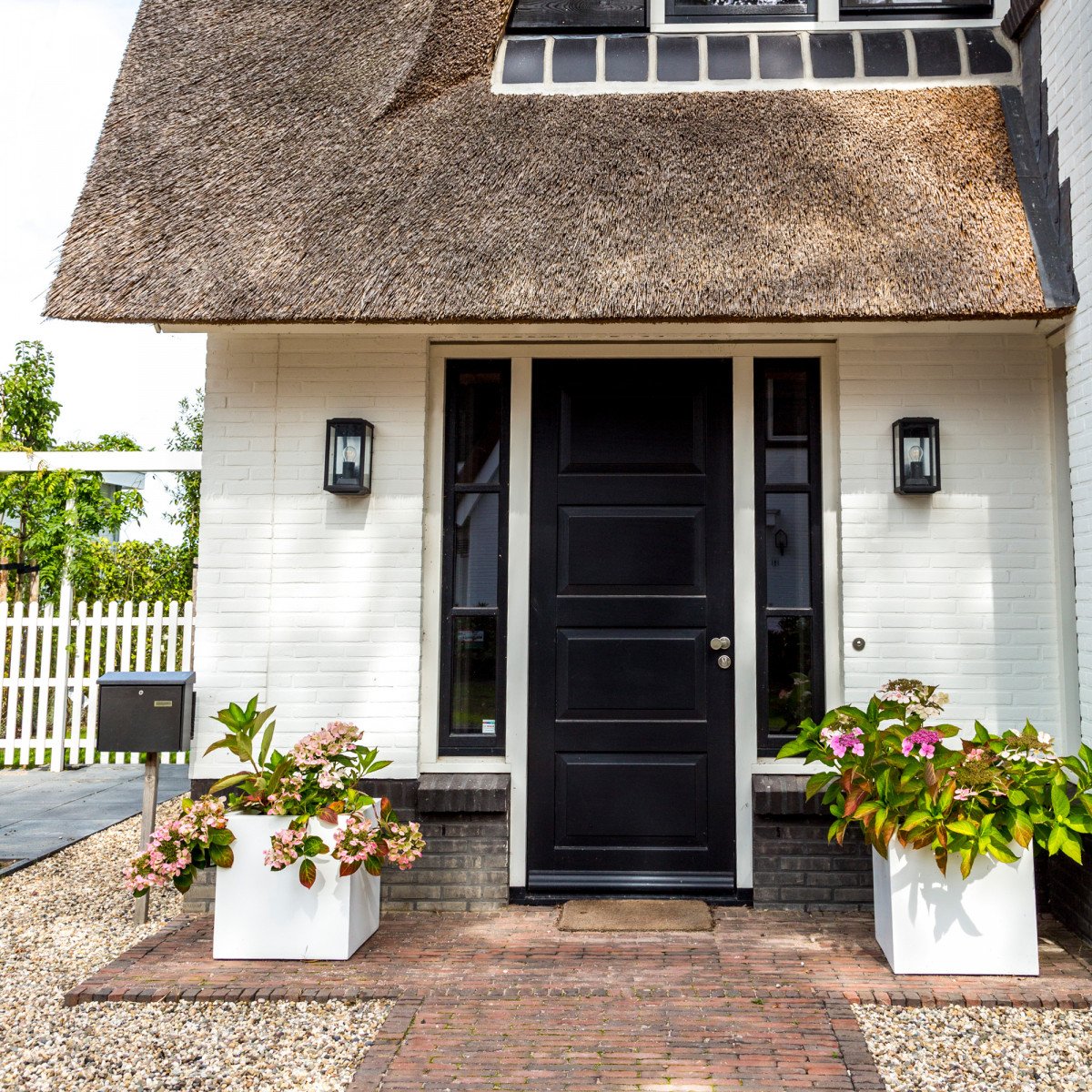 trendy stijlvol strak klassieke muurlamp, 't gooi een prachtige buitenlamp, wandlamp voor huis of veranda van KS Verlichting 