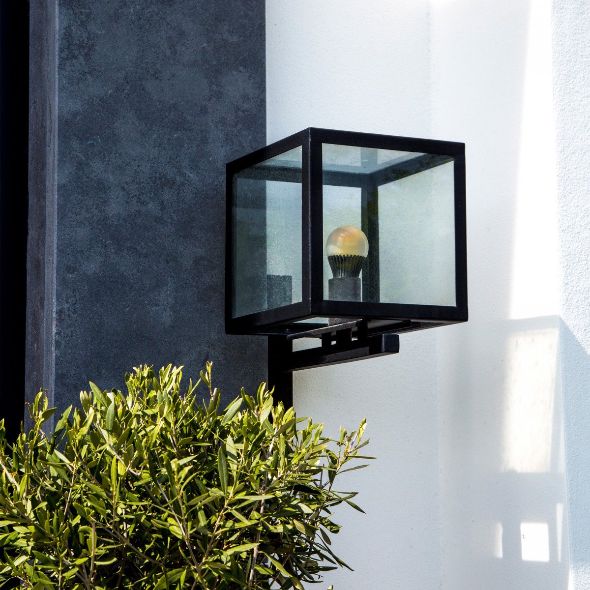 7274D4 Buitenlamp Loosdrecht – Strakke wandlamp met heldere beglazing 
