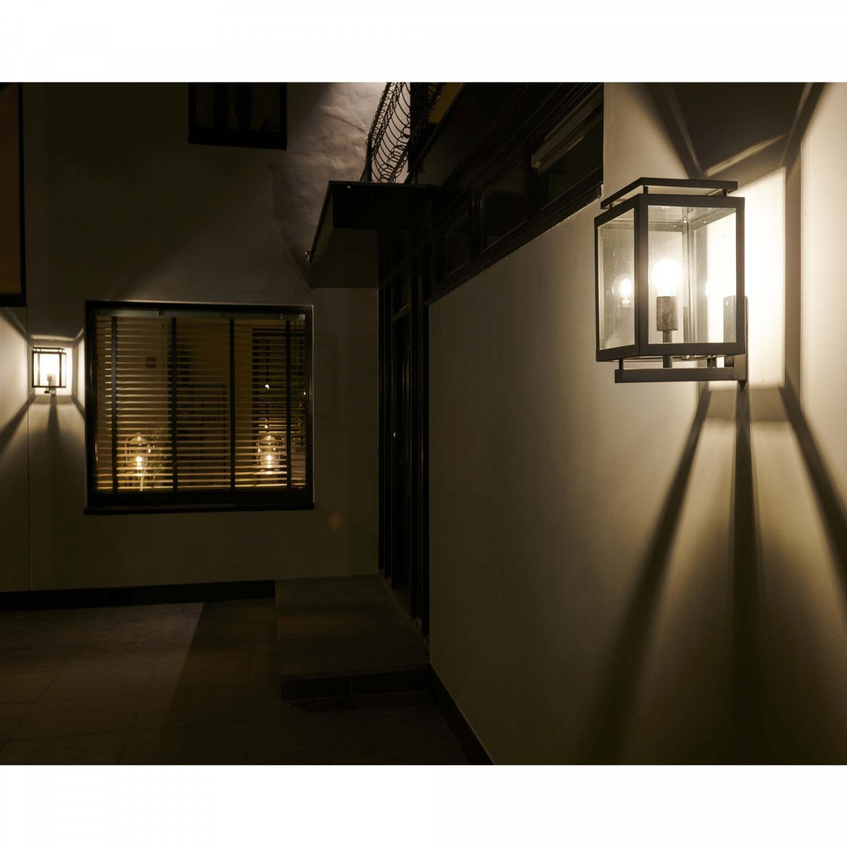 Buitenverlichting, buitenlamp Vecht, de perfecte gevellamp, zwart strak klassieke gevelverlichting van KS Verlichting
