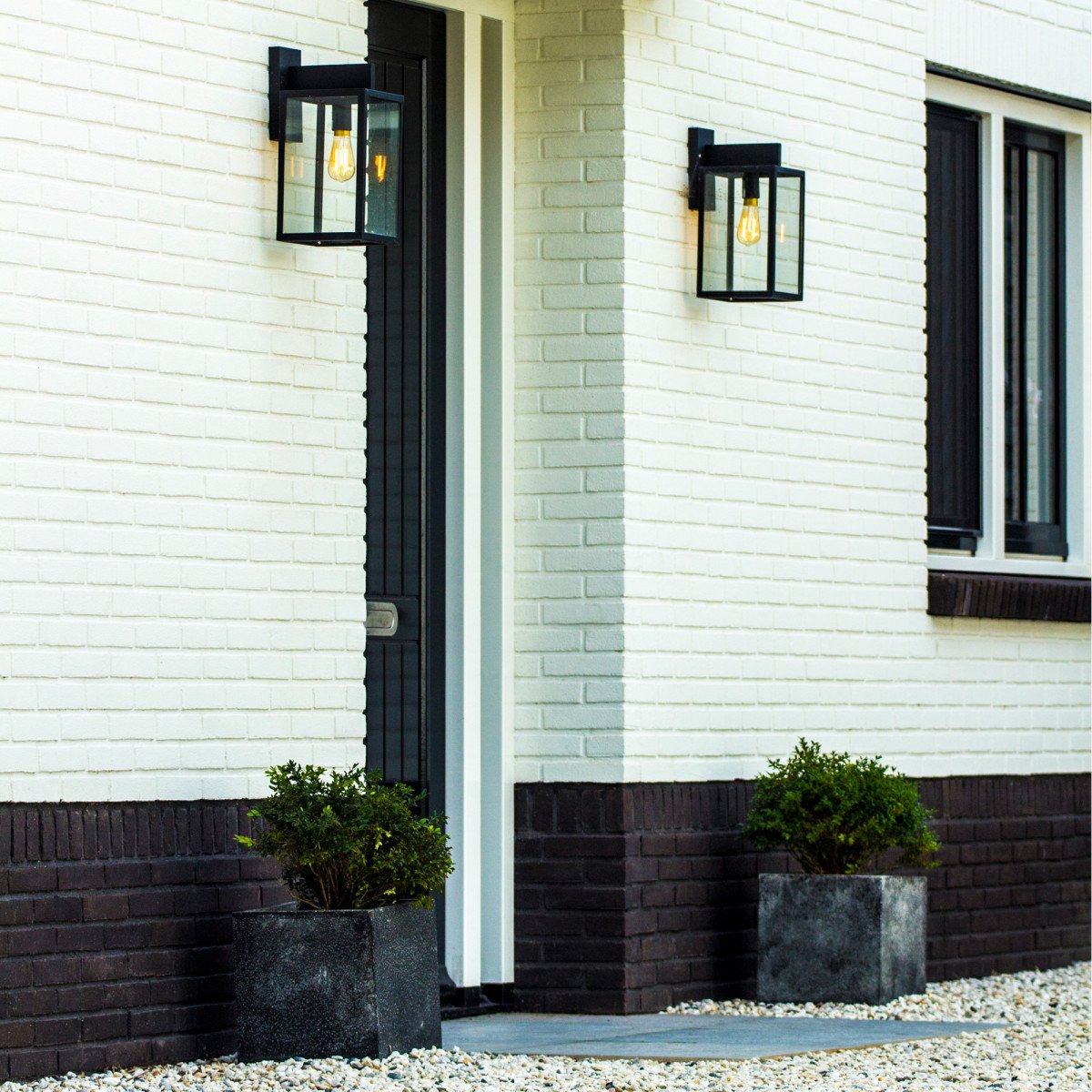 7323 Buitenlamp Hampton – Stijlvolle wandlamp met strakke lijnen