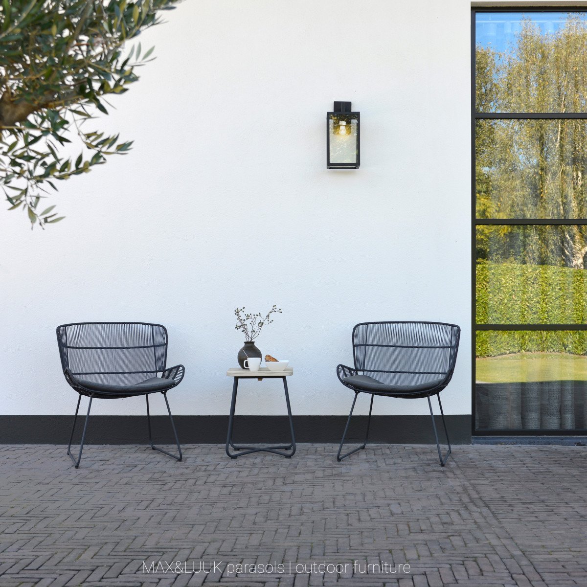 7323 Buitenlamp Hampton – Stijlvolle wandlamp met strakke lijnen