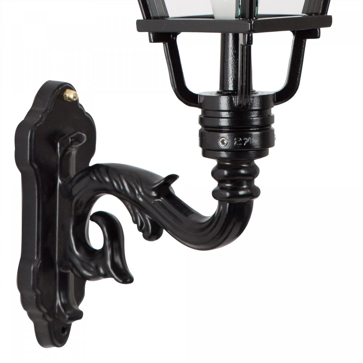 Muurlamp Essen M in klassieke stijl met vierkante kap en sierlijke wandarm.