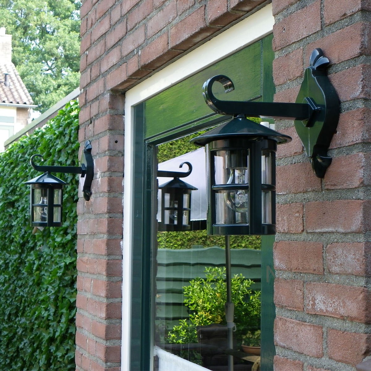 Groene semi-klassieke wandlamp Lucca 7130 van aluminium met helder glas.