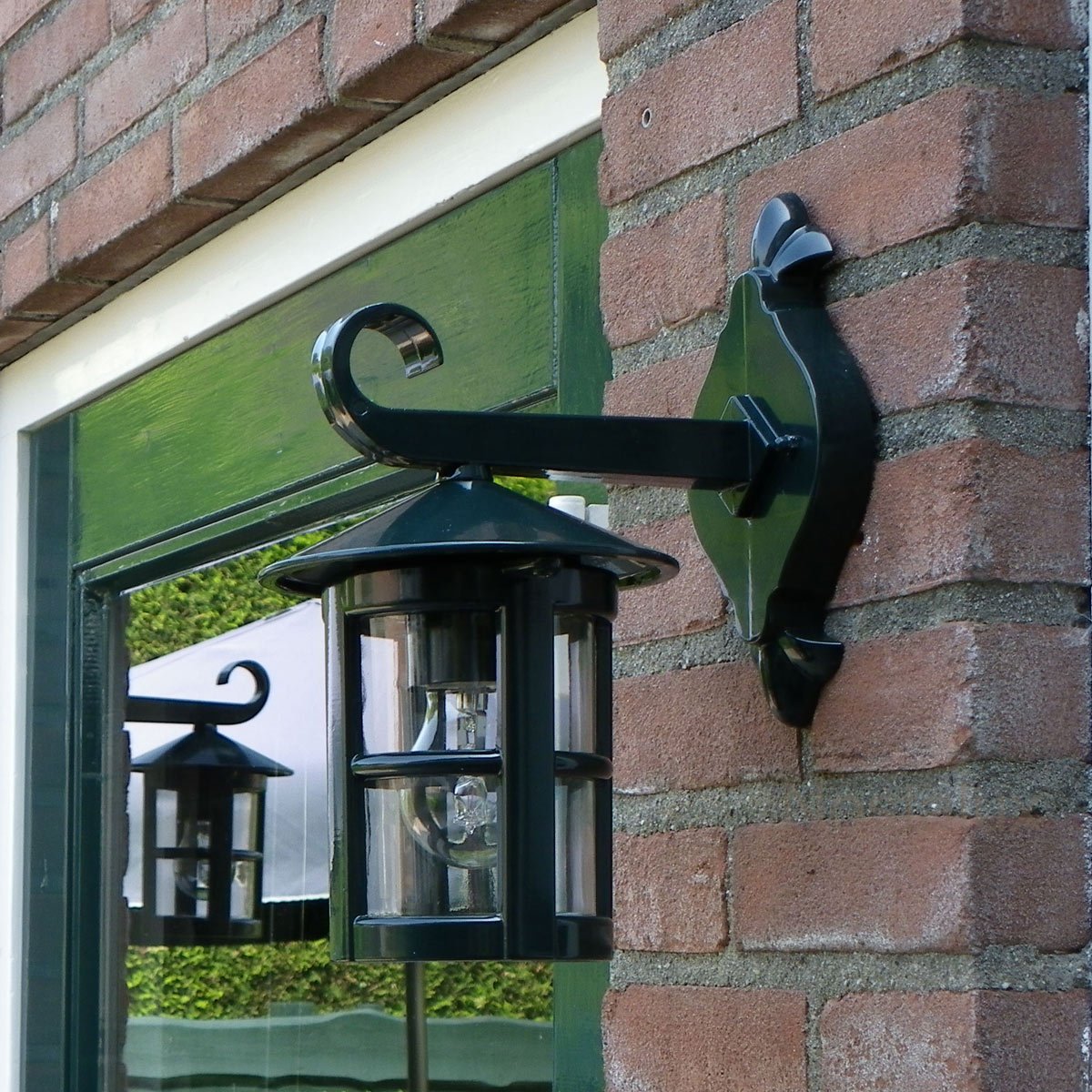 Groene semi-klassieke wandlamp Lucca 7130 van aluminium met helder glas.