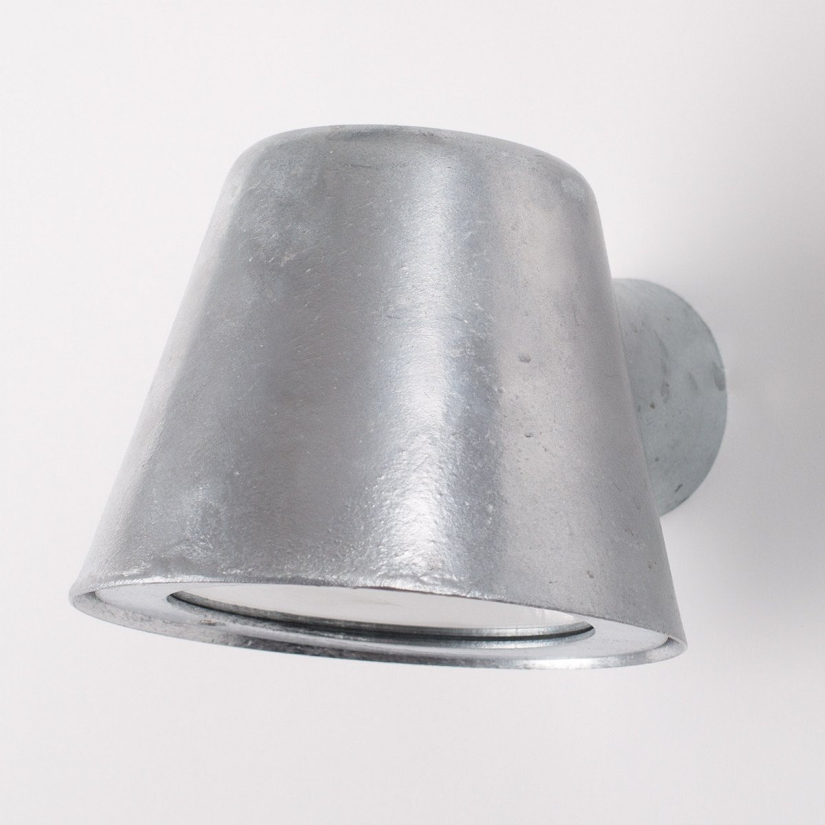 ita Cup wandlamp verzinkt staal, zilverkleurige wandspot met GU10 fitting voor buiten.