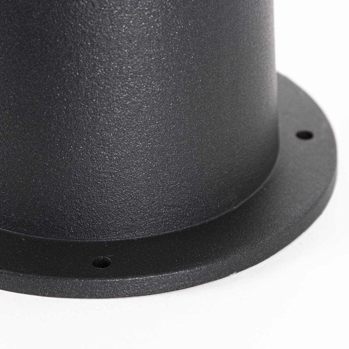 Aluminium staande buitenlamp met antracietkleurige coating en horizontale lamellen.