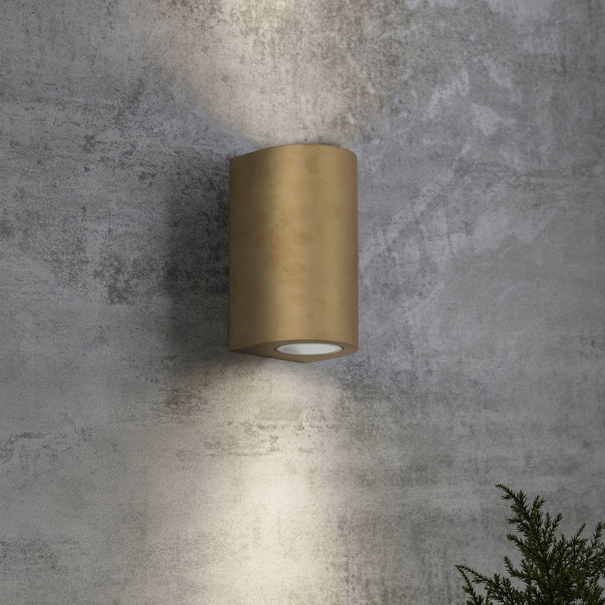 Noa wandlamp messing, up- en downlighter voor buiten met 2xGU10 fitting . Geschikt voor gevel en badkamer (IP54).