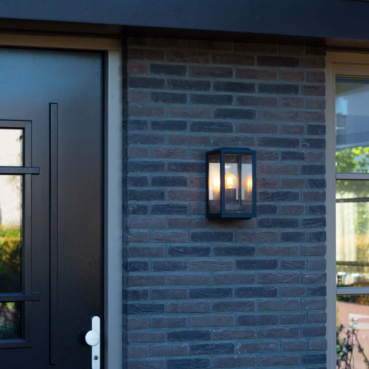 trendy stijlvol strak klassieke muurlamp, 't gooi een prachtige buitenlamp, wandlamp voor huis of veranda van KS Verlichting 
