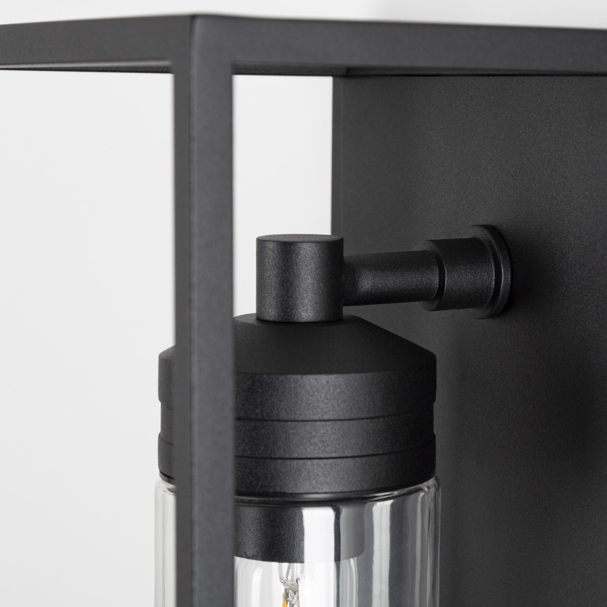 Buitenlamp Hudson zwart, trendy buitenverlichting, stijlvol design, materiaal RVS, zwarte coating, modern box design buitenverlichting van KS Verlichting